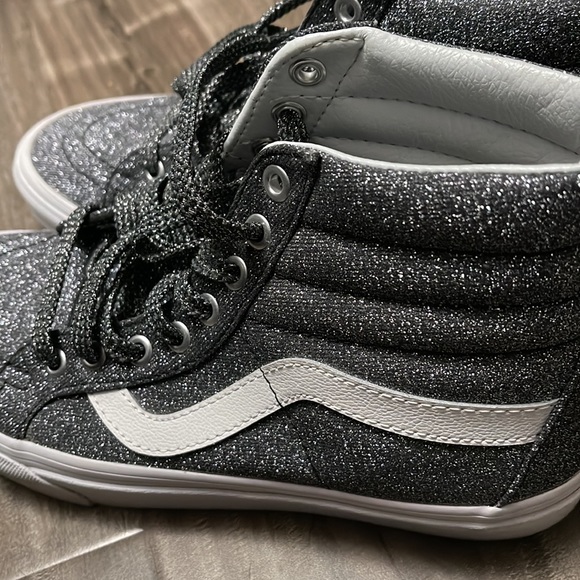 Vans - Picture 4 of 5